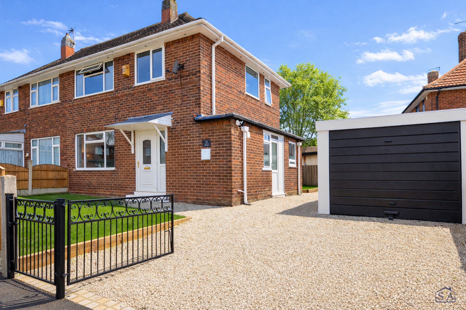 S&A Stays three-bedroom house with private driveway in Leeds
