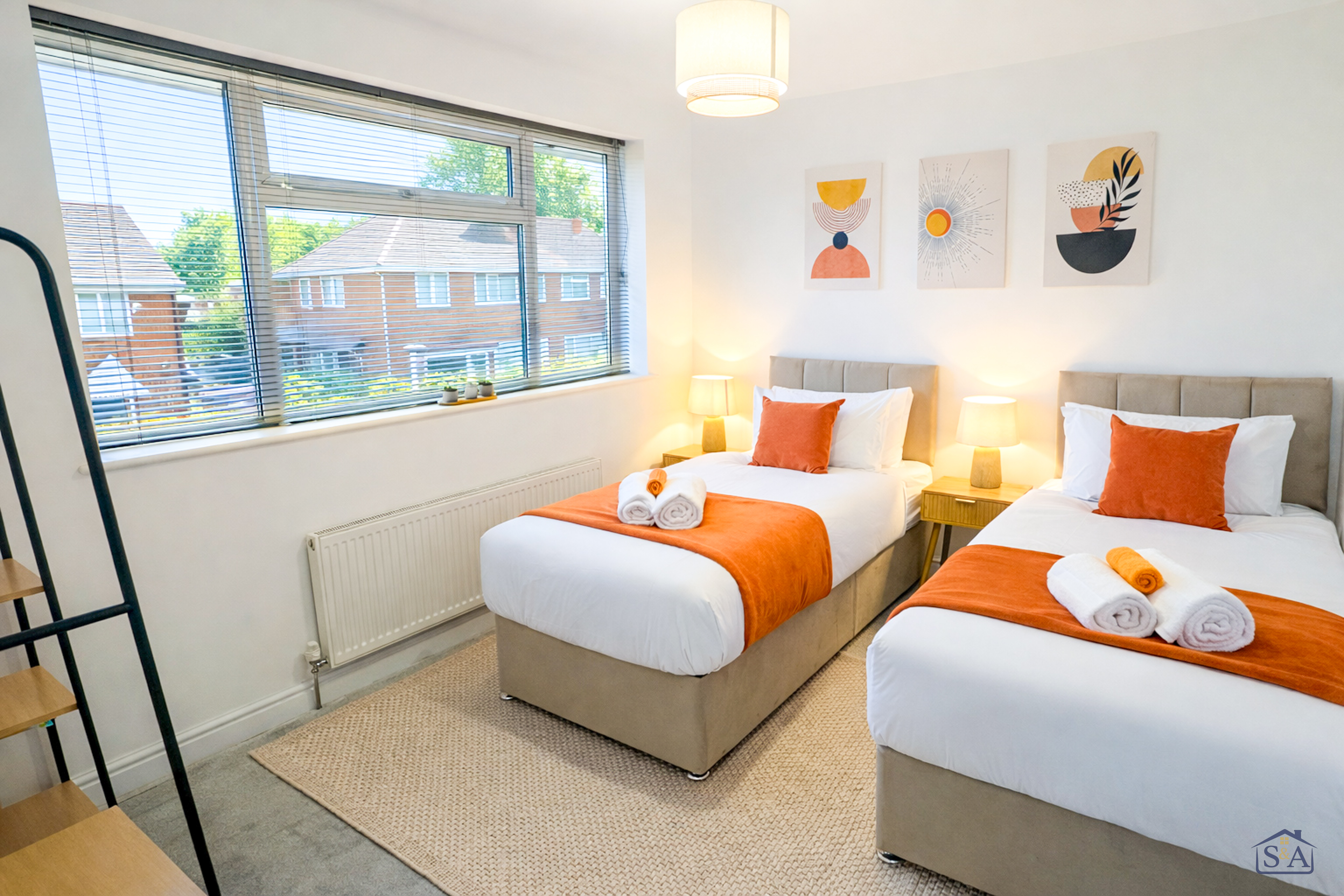 Flexible twin bedroom prepared with two comfortable single beds